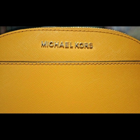 🌼 Michael Kors Emmy Medium Dome Crossbody Yellow - Picture 8 of 8